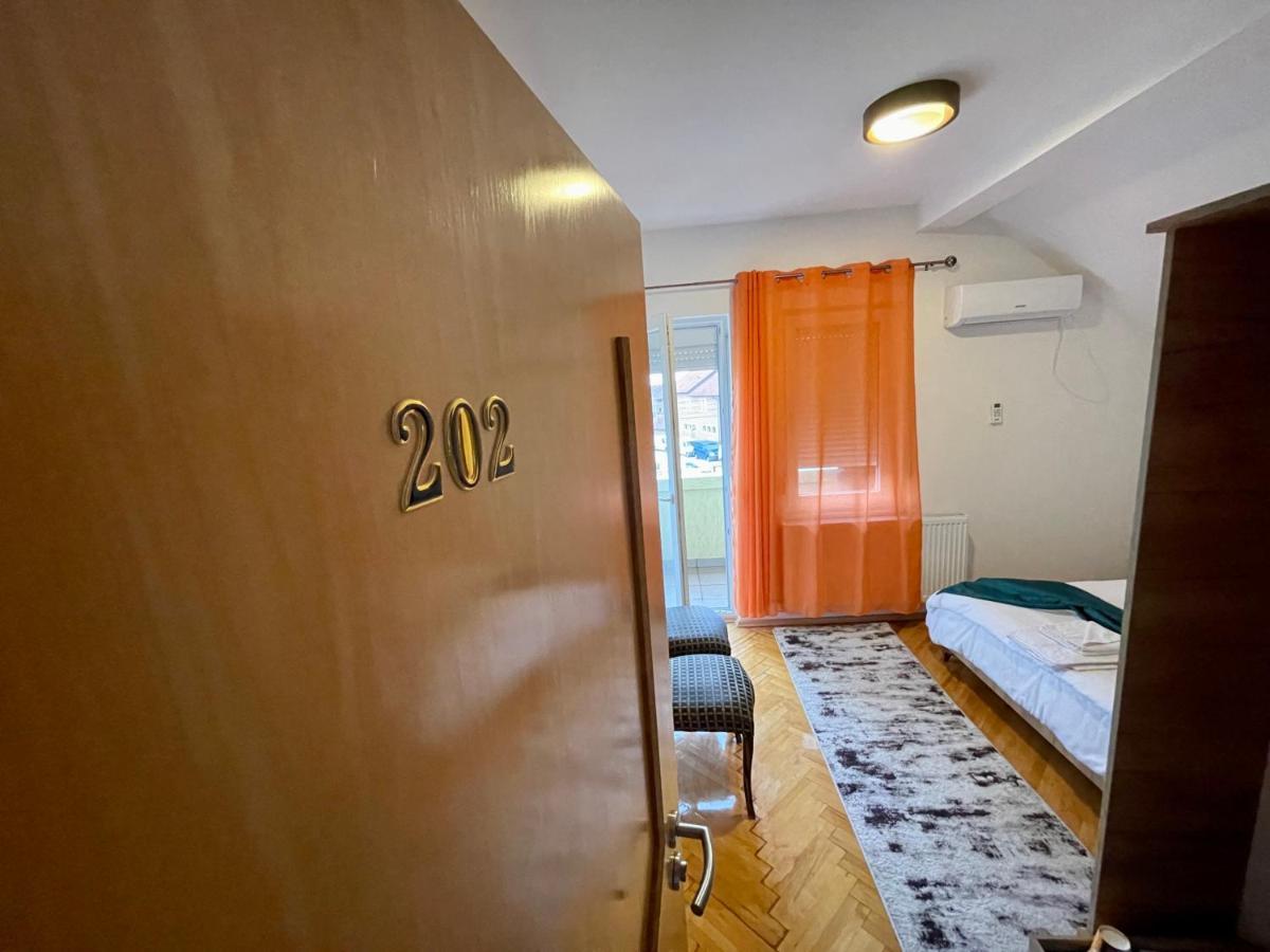 Madigan'S Hotel Kosovo Polje Dış mekan fotoğraf