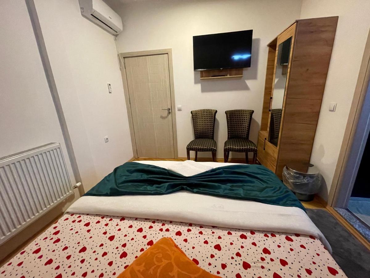Madigan'S Hotel Kosovo Polje Dış mekan fotoğraf