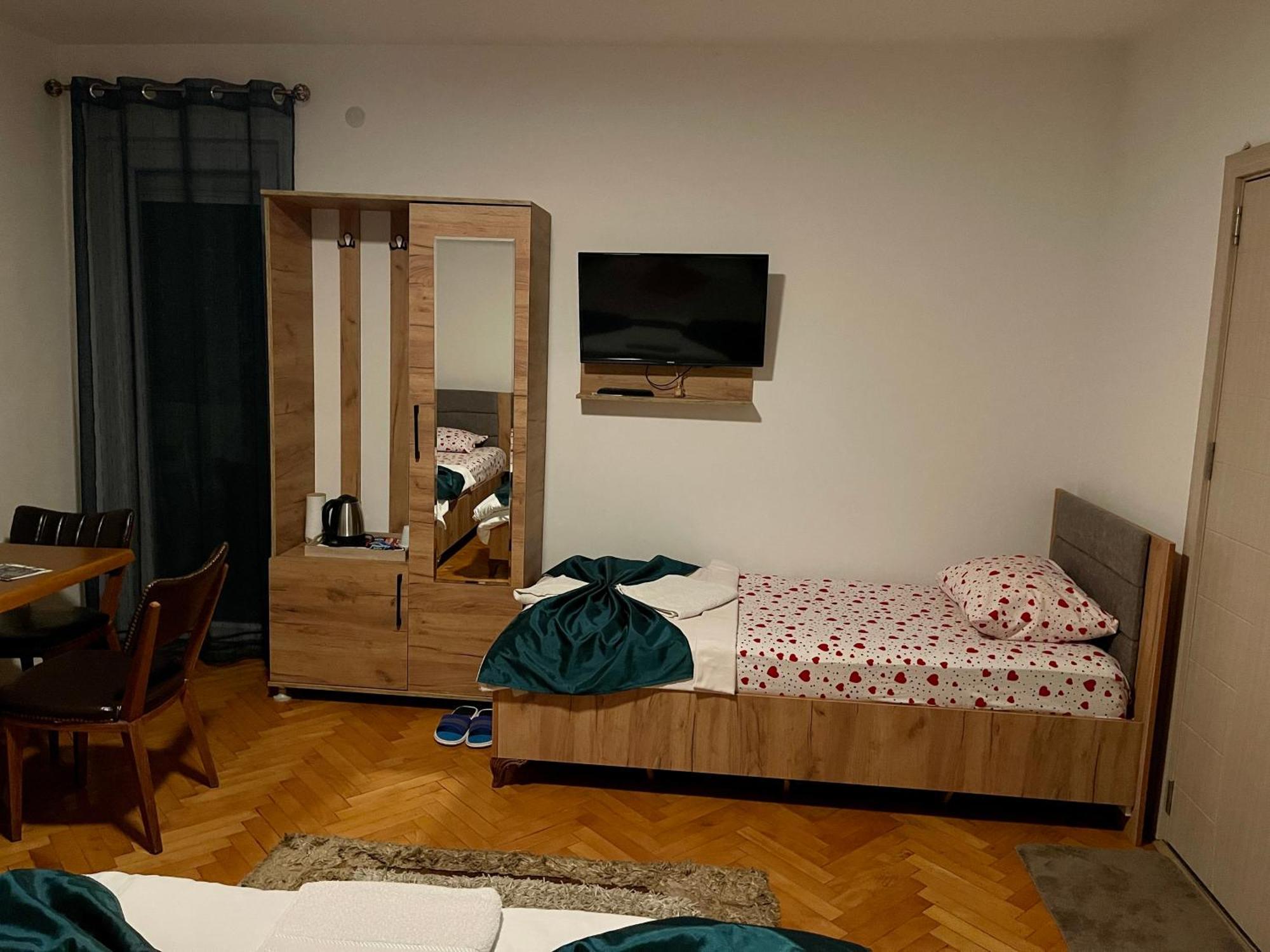 Madigan'S Hotel Kosovo Polje Dış mekan fotoğraf