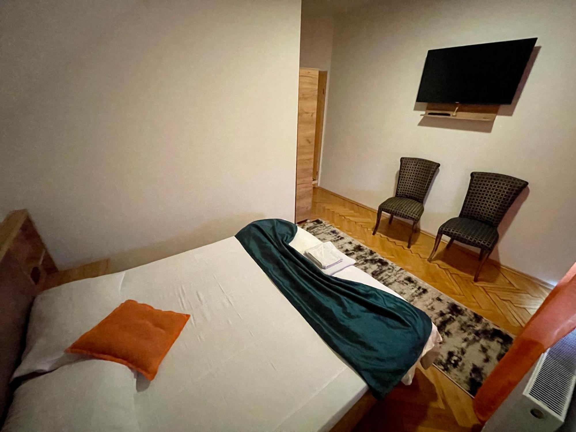 Madigan'S Hotel Kosovo Polje Dış mekan fotoğraf