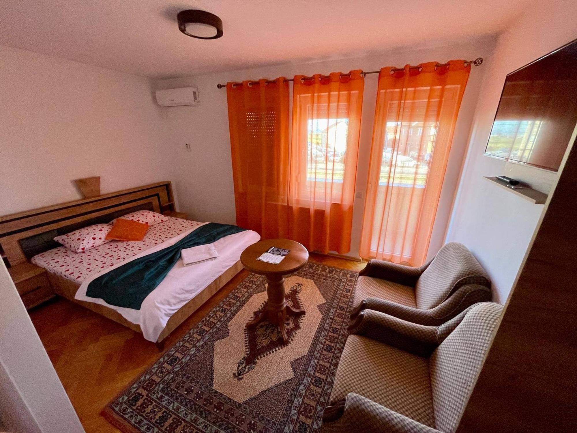 Madigan'S Hotel Kosovo Polje Dış mekan fotoğraf